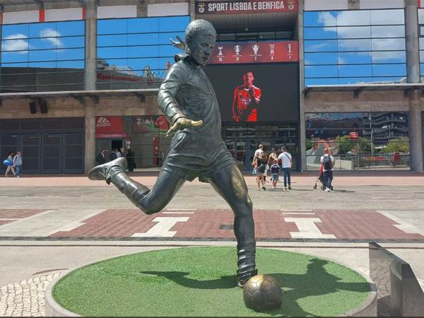 מגרש שאירח אגדות