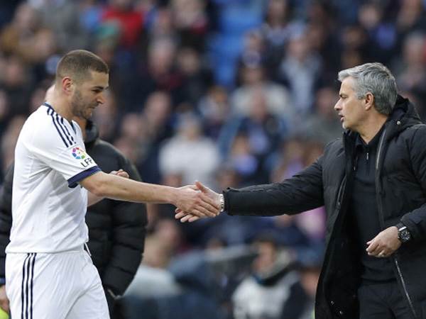 מוריניו ובנזמה בימים בהם עבדו ביחד (Photo by Helios de la Rubia/Real Madrid via Getty Images)