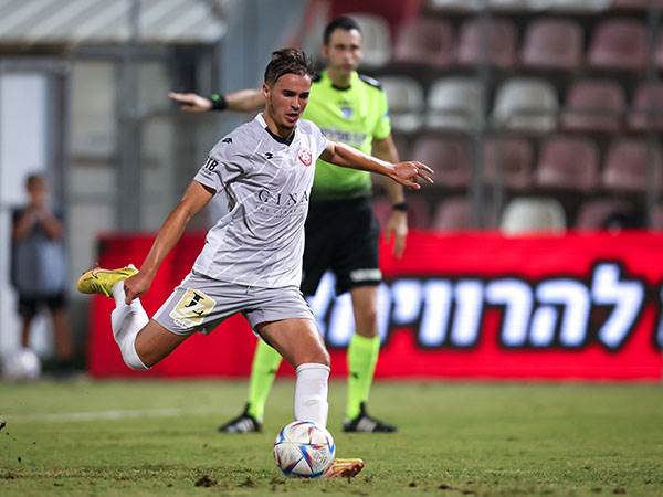 ובורארד ניצל פנדל כדי לכבוש שער ראשון (מאור אלקסלסי)