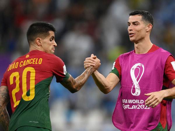 רונאלדו וקנסאלו. ביחד על הספסל? (Mike Hewitt - FIFA/FIFA via Getty Images)