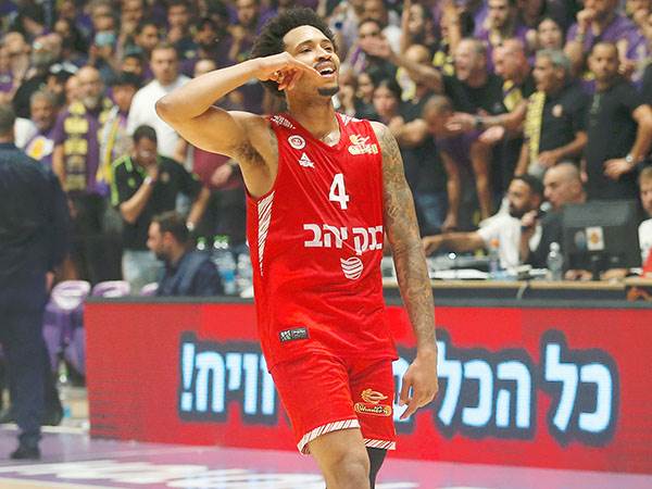 במדי ירושלים. ויתרה עליו (אלן שיבר)