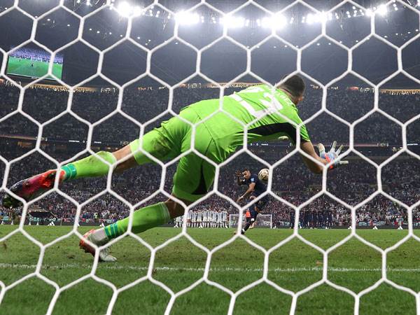 שוער הפנדלים הטוב בעולם (Julian Finney/Getty Images)