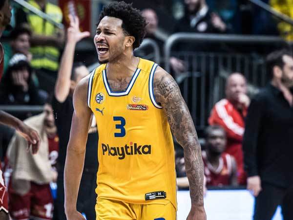 סיום עצבני למשחק. אדאמס (עודד קרני)