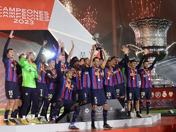 ברצלונה זכתה בסופרקופה ה-14 בתולדותיה (Getty)