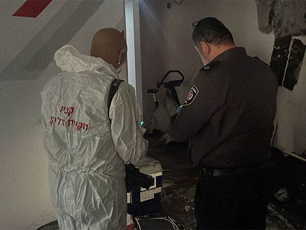 חוקרי שריפות במקום האירוע