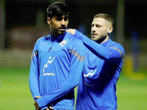 מכינים את החולצות (אלן שיבר)