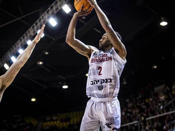 גם הוא נותן יופי של תרומה. רנדולף (פיב"א)