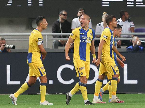 מכבי ת"א הובילה (אלן שיבר)