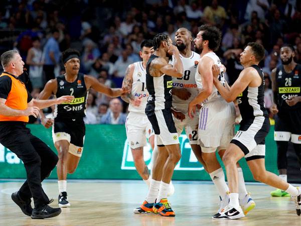 זכאי (Jesus Orihuela/Euroleague Basketball via Getty Images)