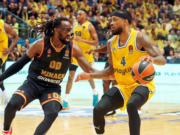 בראון המשיך לשלוט בסלים (צילום: אלן שיבר)