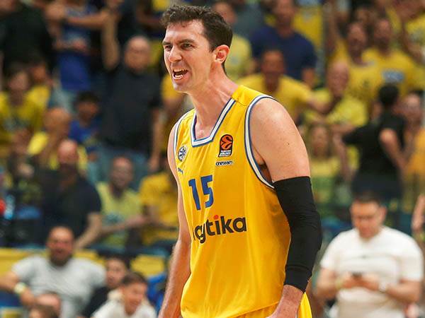 הכל נכנס ברבע השני (אלן שיבר)