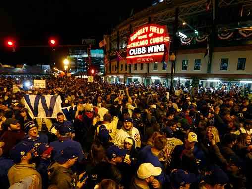 חגיגות של פעם ב-108 שנים. ריגלי פילד (GETTY)