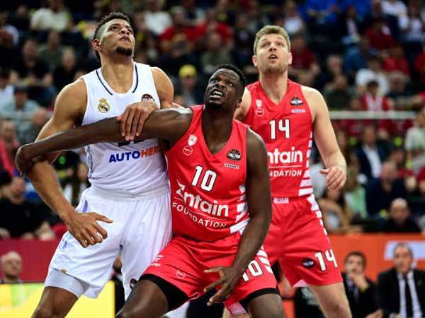 קרב קשוח מתחת לסלים (GETTY)