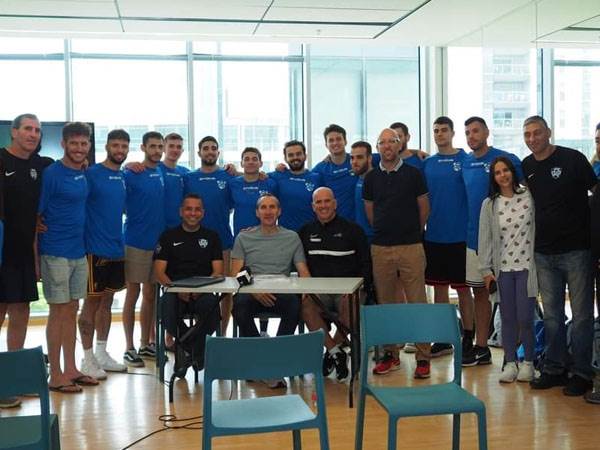 שחקני הנבחרת יחד עם בלאט