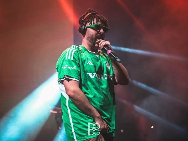 פלד והחולצה (אריאל באבא)