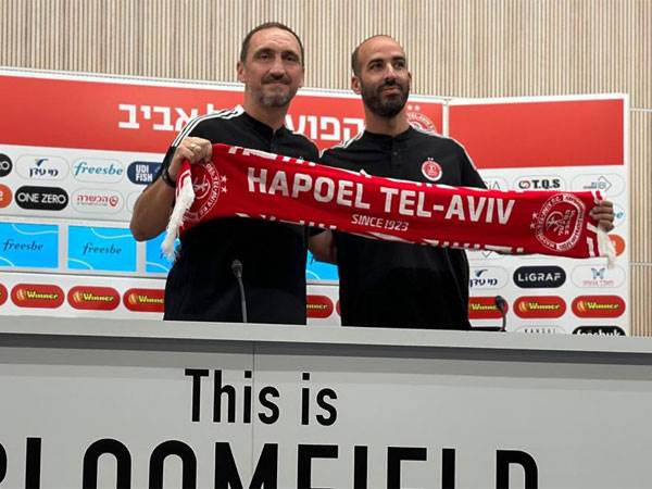 חן סול ומייקל ולקאניס במסיבת העיתונאים