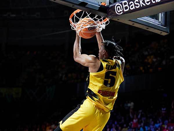 מגיע להרצליה (GETTY)