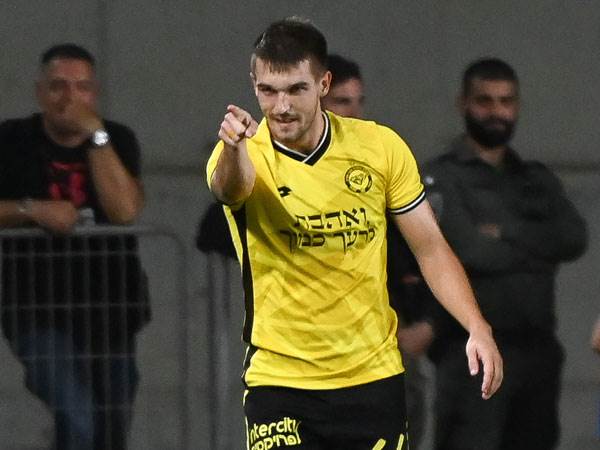 זלאטנוביץ' ניצל טעות של כיוף וכבש (ברני ארדוב)