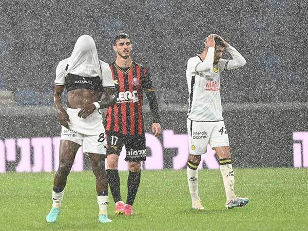 שחקני מכבי נתניה מאוכזבים. מי ידריך אותם? (ברני ארדוב)