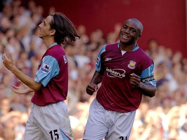 ריו קוקר לצד בניון בווסטהאם (Getty)