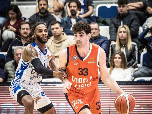 משחק חלומי, קרביץ (עודד קרני)