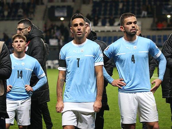 ההזדמנות האחרונה. הנבחרת לאחר ההפסד לרומניה (צילום: אודי ציטיאט)