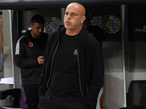 אחזקת כדור ומתפרצות. אבוקסיס (צילום: דני מרון)