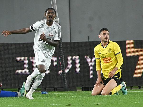 גודסוואי דוניו. בחדרה מתמוגגים (ברני ארדוב)