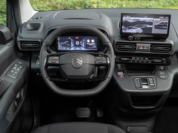 לוח מחוונים דיגיטלי ומסך מולטימדיה חדשים ועוד כמה עדכוני עיצוב