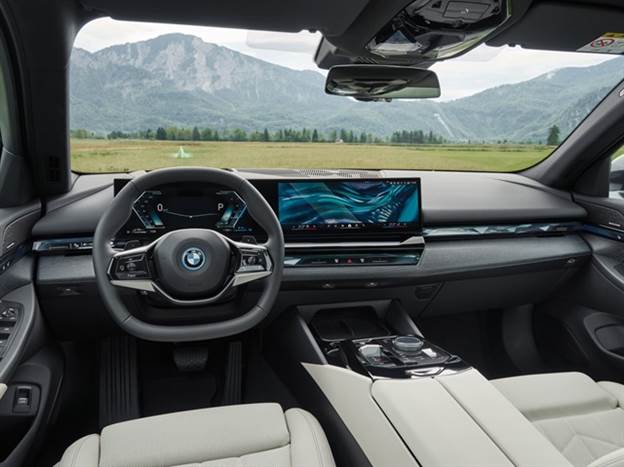 הפלאג-אין חזרה - חזקה יותר וטווח נסיעה חשמלי של 101 ק"מ