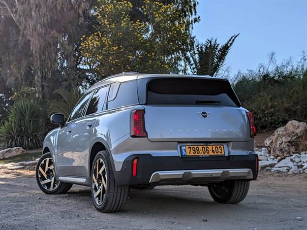 מנוע משולש צילינדרים זריז, כשדווקא התיבה הדו-מצמדית איטית