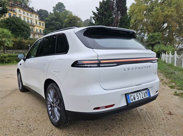 העיצוב נאה גם מאחור