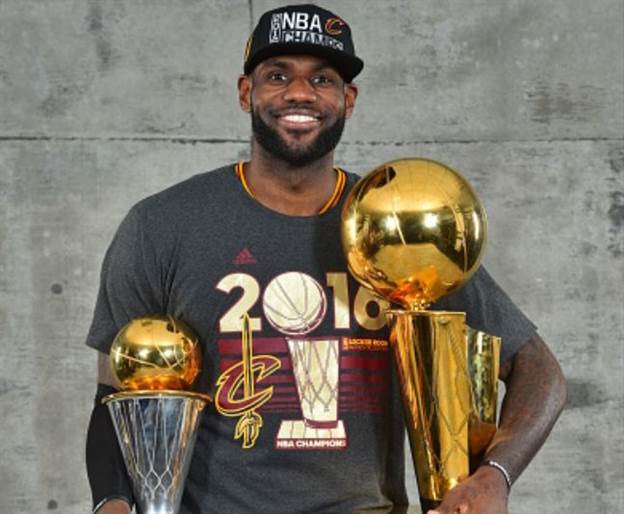 הנה חולצה שכן נלבשה (Getty)