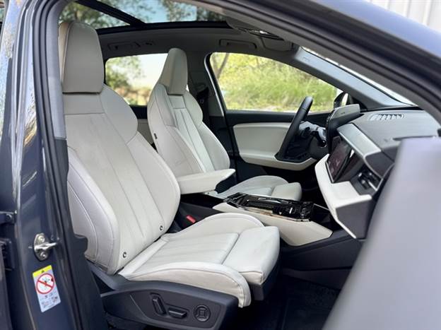 מושבים קדמיים נוחים, אך שדה הראייה לא מהמצטיינים