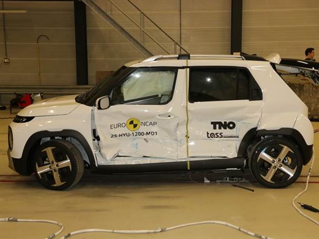 יונדאי אינסטר - קטנה ומאובזרת, אבל לא הצליחה להצטיין