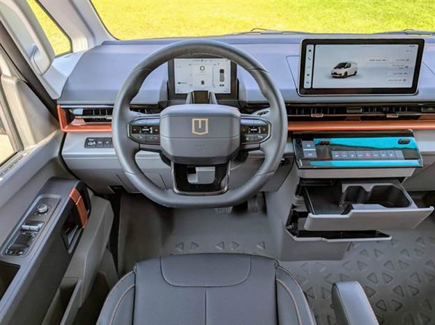 אין כוונון עומק להגה, וצפצופי ההתרעות חזקים ומציקים