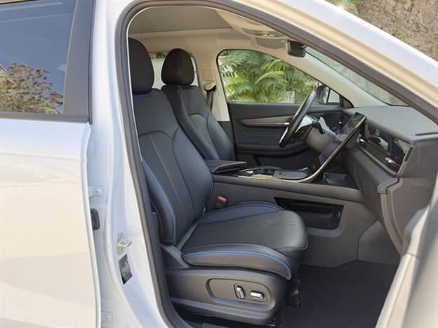 תנוחת ישיבה גבוה ושדה ראייה טוב