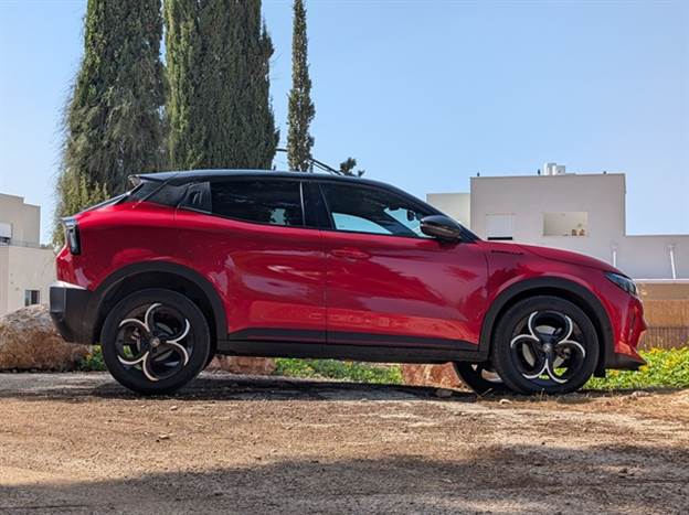 אלפא רומיאו ג`וניור - הגיע כדי למשוך לקוחות חדשים - יצליח במשימה?