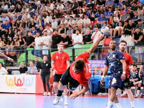 (הדר ואן קולא)