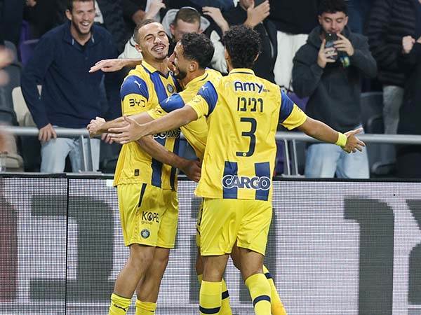 ניצחון חשוב. מכבי ת"א חוגגת (אלן שיבר)