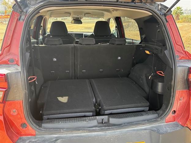 אבל אם אתם לא תמיד צריכים את צמד המושבים האחוריים, כבר תקבלו 330 ליטר עד גובה מושבי השורה השנייה