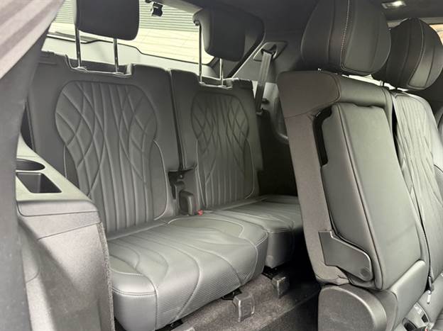 המרווח הנדיב מלפנים לא הגיע לשורה השלישית למרות ממדים גדולים יותר משל סקודה קודיאק למשל