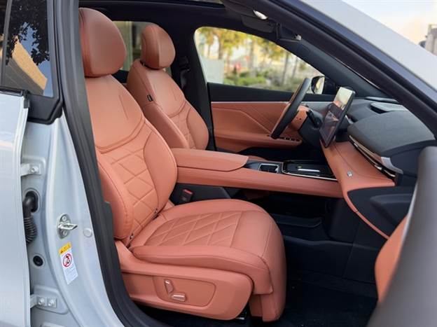 התרשמנו שהמושבים הקדמיים פחות נוחים לבעלי מבנה גוף רחב