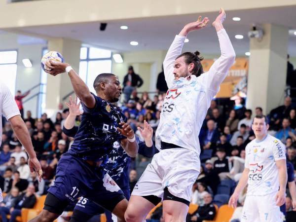 (הדר ואן קולא)