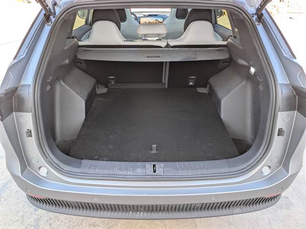 גם תא המטען גדול יותר