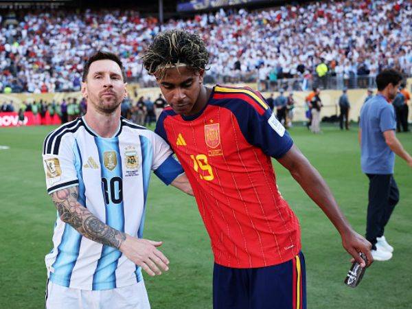 העברת המקל? מסי וימאל בגמר המונדיאל (Hector Vivas - FIFA/FIFA via Getty Images)