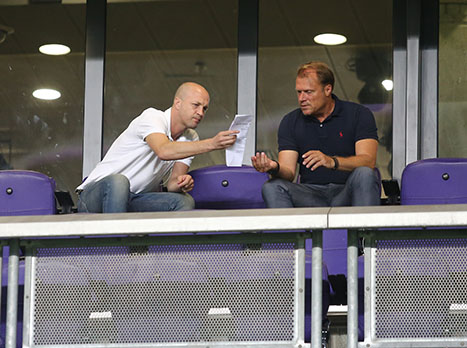 בינתיים קרויף נותן גב (אלן שיבר)