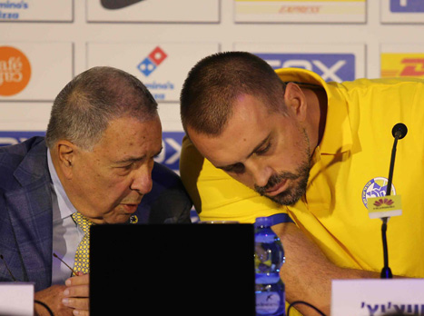 "יש לו דרך נאמנה והוא זוכה להערכה" (אלן שיבר)