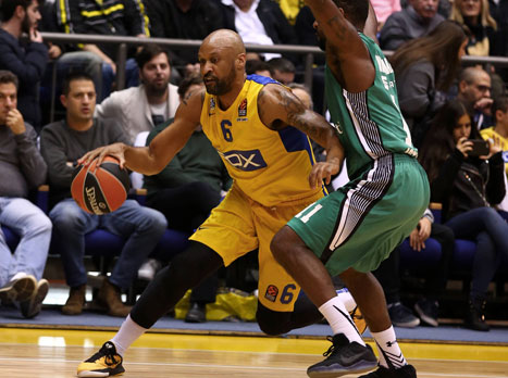 הגארדים ניצלו את יתרון הגובה (אלן שיבר)