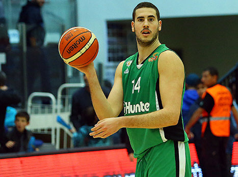 בלייזר. שיא קריירה עם 27 נקודות (מנהלת הליגה)